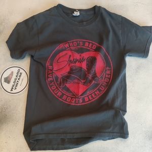 Shania Twain who's bed have your boots been under concert T-shirt size small